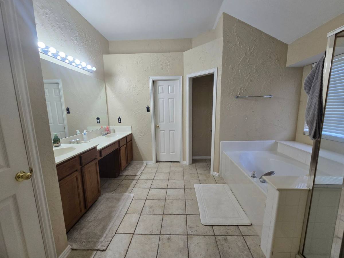 House for rent at 2816 Oakdale Dr, Burleson, TX 76028