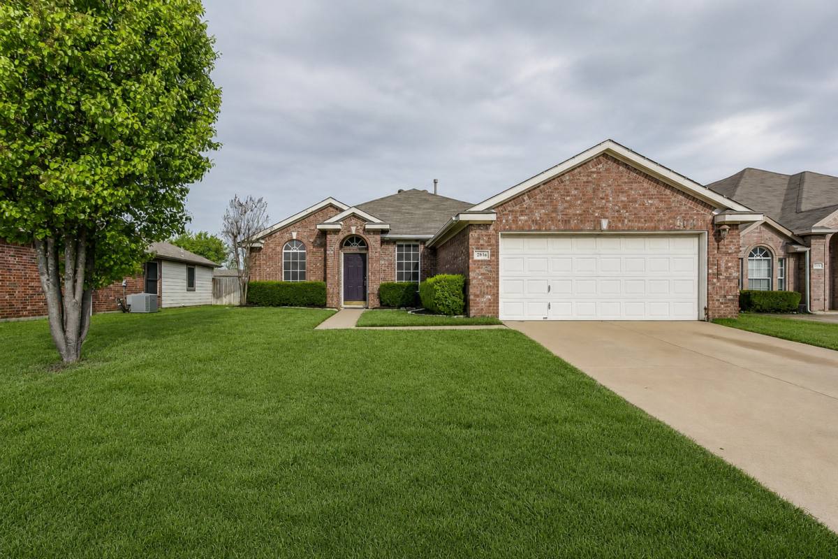 House for rent at 2816 Oakdale Dr, Burleson, TX 76028