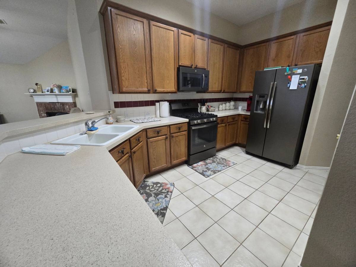 House for rent at 2816 Oakdale Dr, Burleson, TX 76028