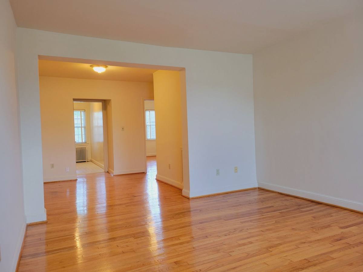 Apartment for rent at 201 E Glendale Ave, Alexandria, VA 22301