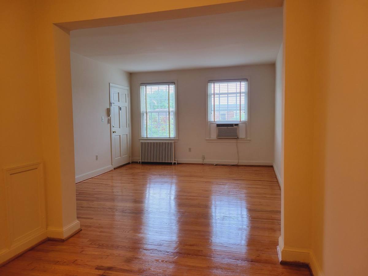 Apartment for rent at 201 E Glendale Ave, Alexandria, VA 22301