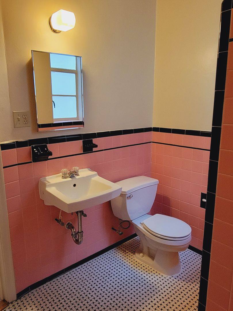 Apartment for rent at 201 E Glendale Ave, Alexandria, VA 22301