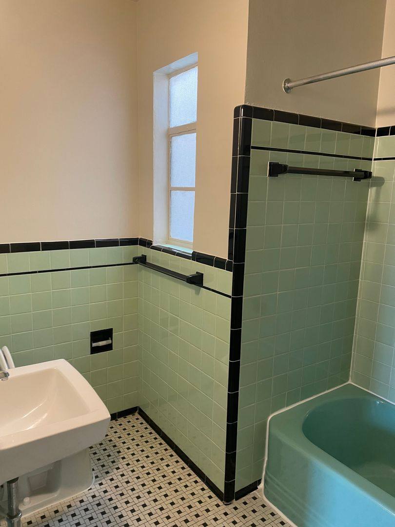 Apartment for rent at 201 E Glendale Ave, Alexandria, VA 22301