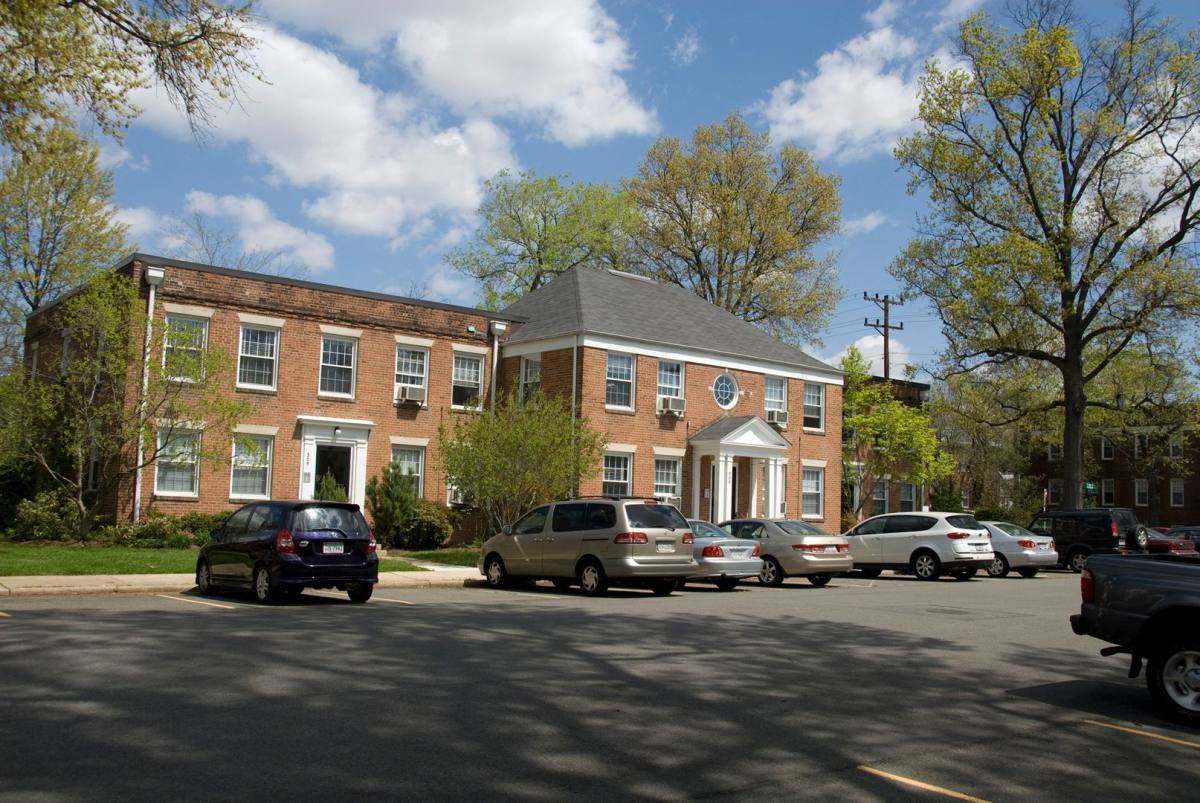 Apartment for rent at 201 E Glendale Ave, Alexandria, VA 22301