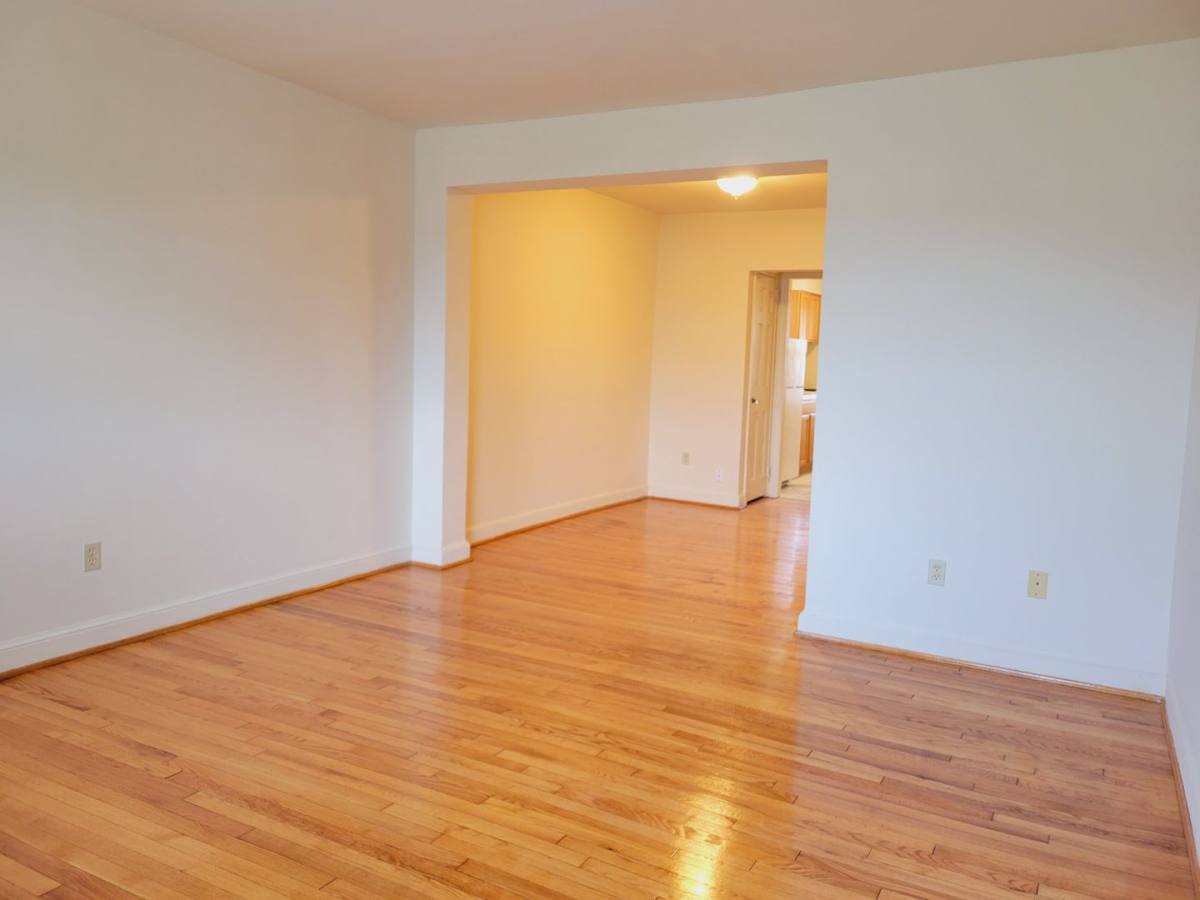 Apartment for rent at 201 E Glendale Ave, Alexandria, VA 22301