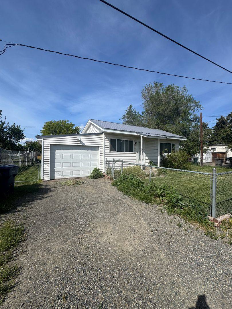 House for rent at 203 Railroad Ave, Kittitas, WA 98934