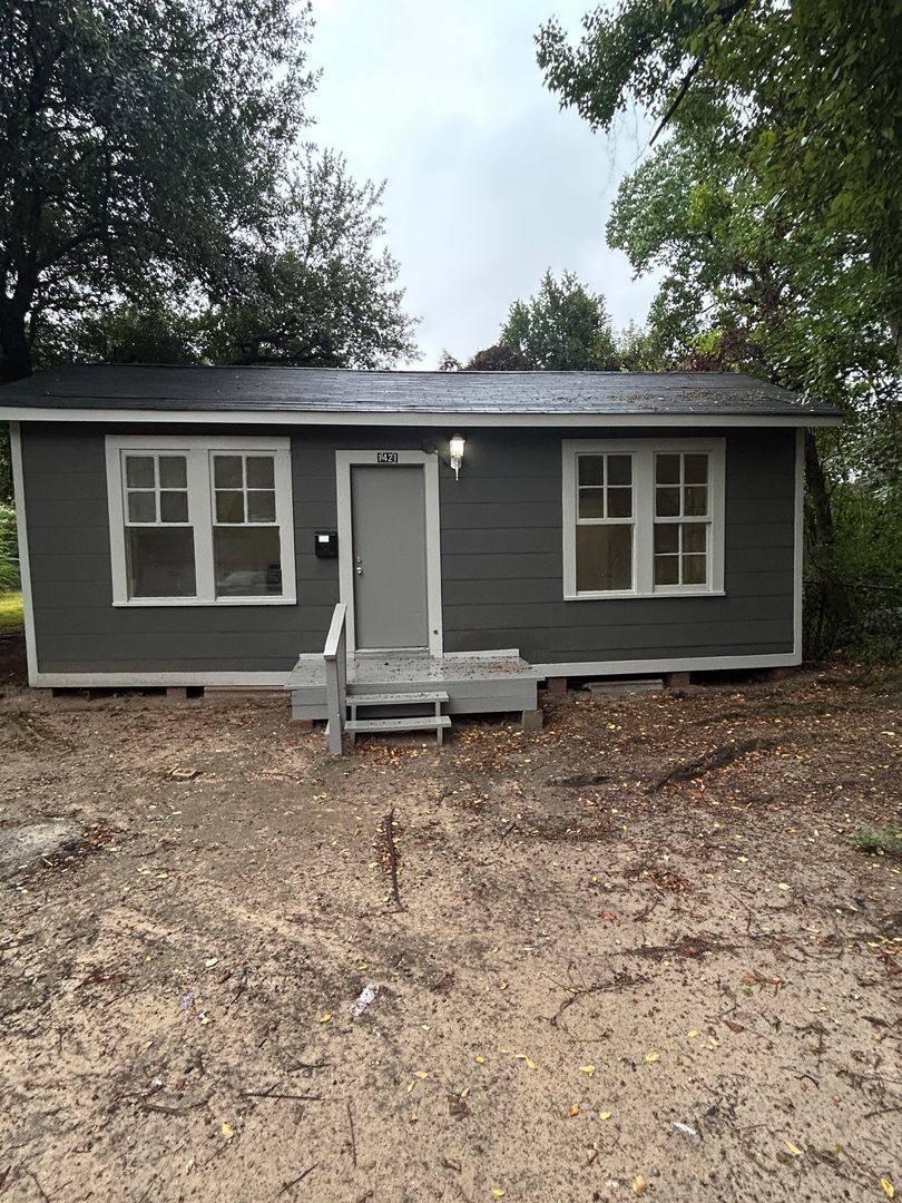 House for rent at 1421 Clover St, Shreveport, LA 71108