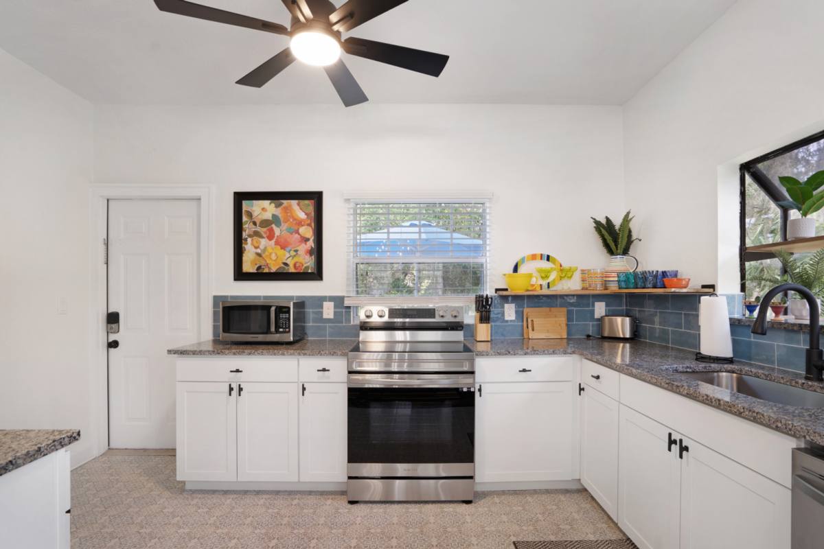 Apartment for rent at 1202 20th St W, Bradenton, FL 34205