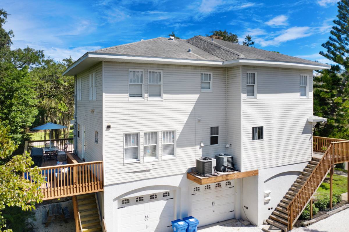 Apartment for rent at 1202 20th St W, Bradenton, FL 34205