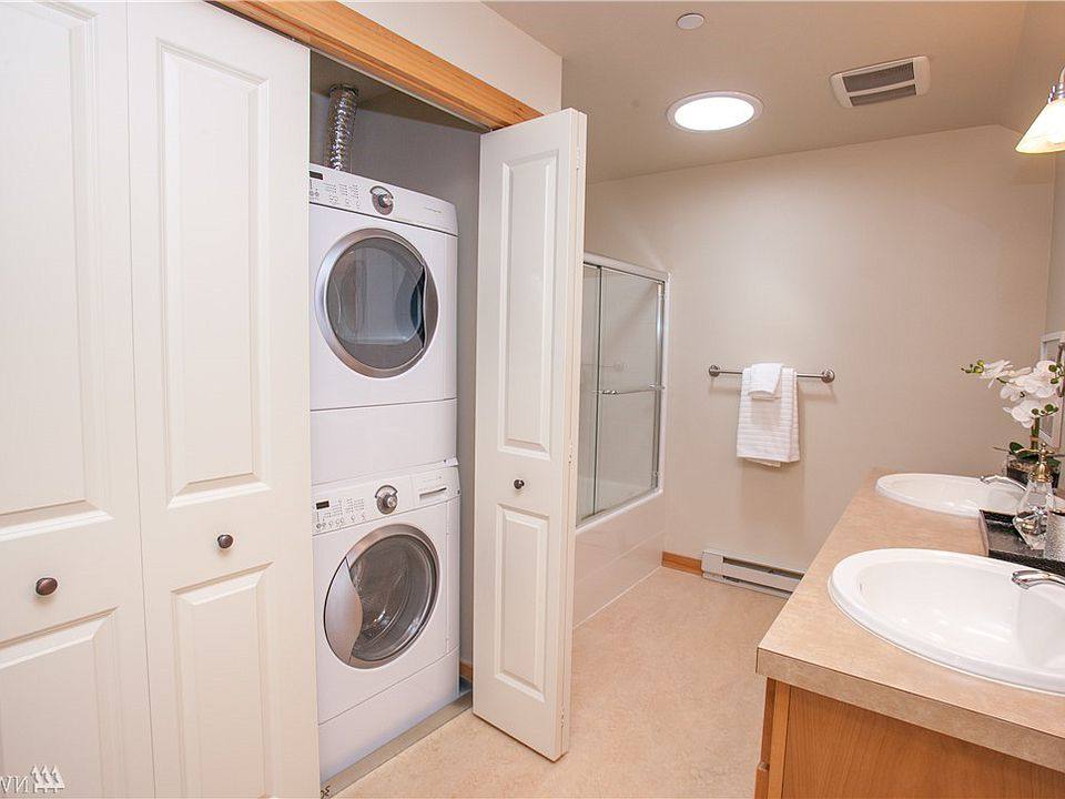 Apartment for rent at 115 Hall Brothers Loop, Bainbridge Island, WA 98110