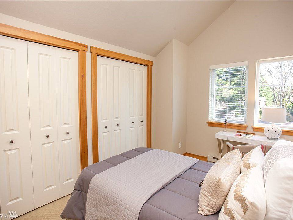 Apartment for rent at 115 Hall Brothers Loop, Bainbridge Island, WA 98110