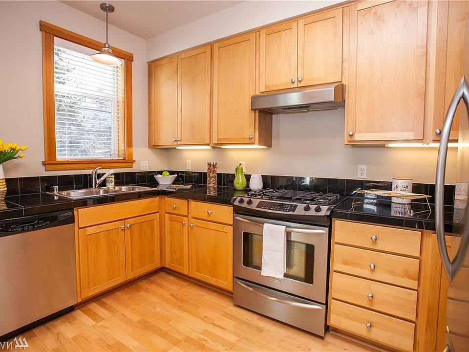 Apartment for rent at 115 Hall Brothers Loop, Bainbridge Island, WA 98110