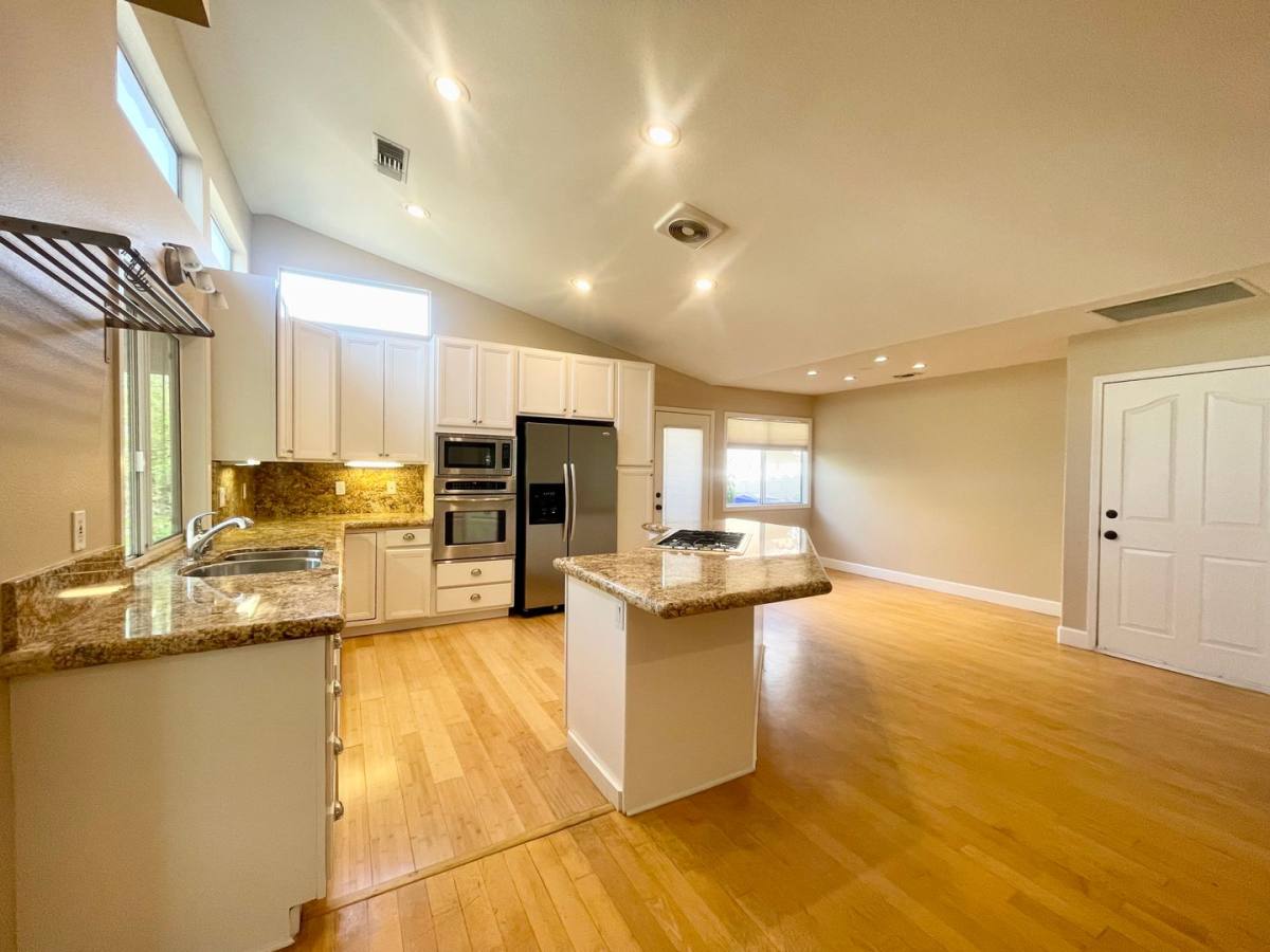 House for rent at 76920 Sheffield Court, Palm Desert, CA 92211