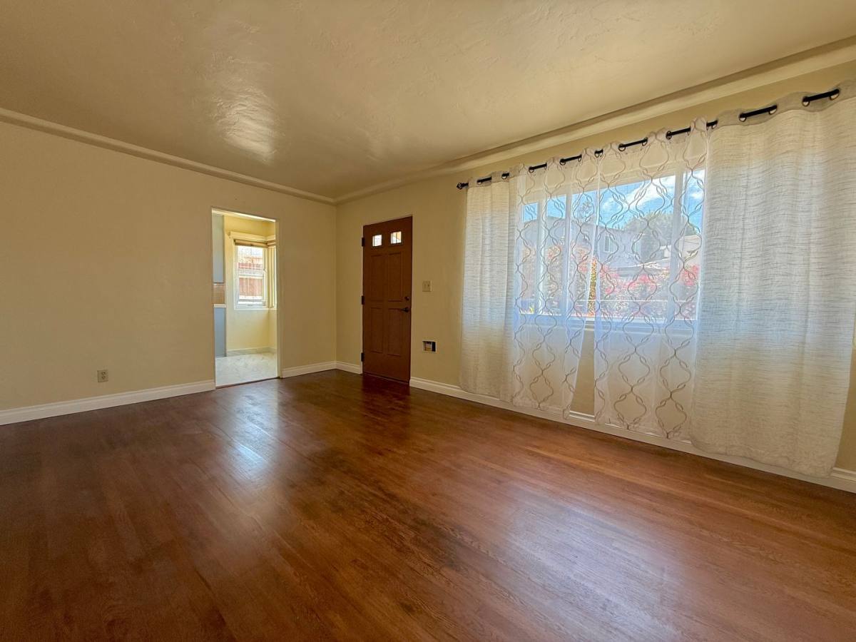 Townhouse for rent at 2687 Reynard Way, San Diego, CA 92103