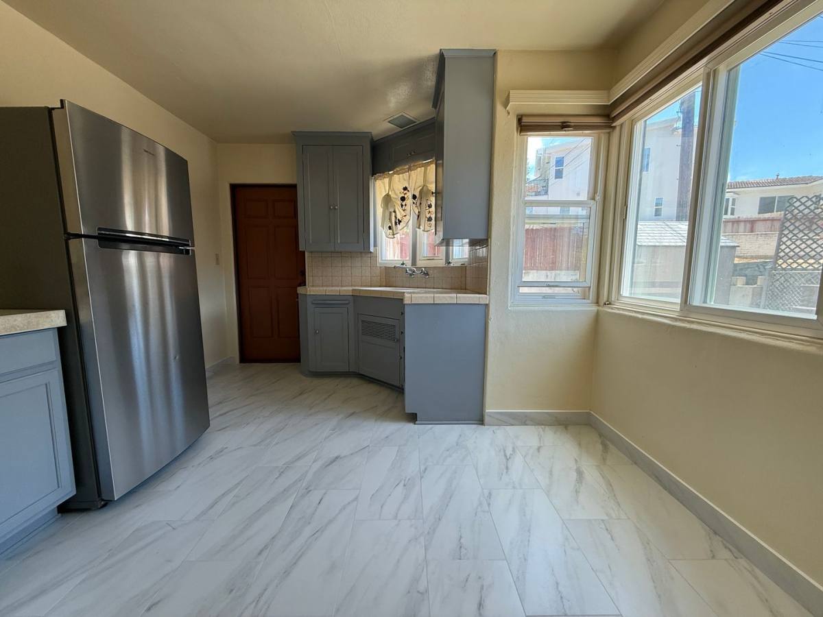 Townhouse for rent at 2687 Reynard Way, San Diego, CA 92103
