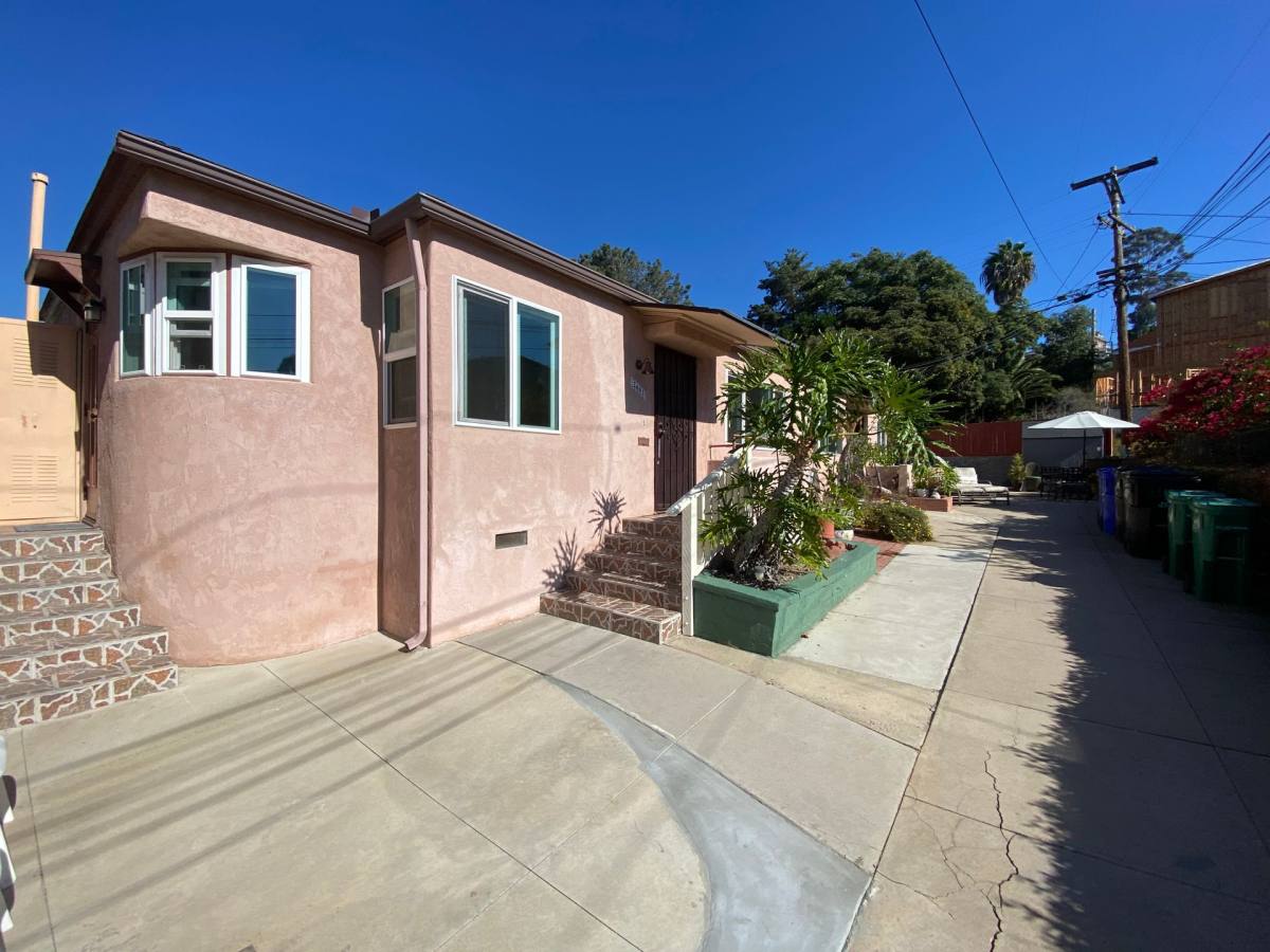 Townhouse for rent at 2687 Reynard Way, San Diego, CA 92103