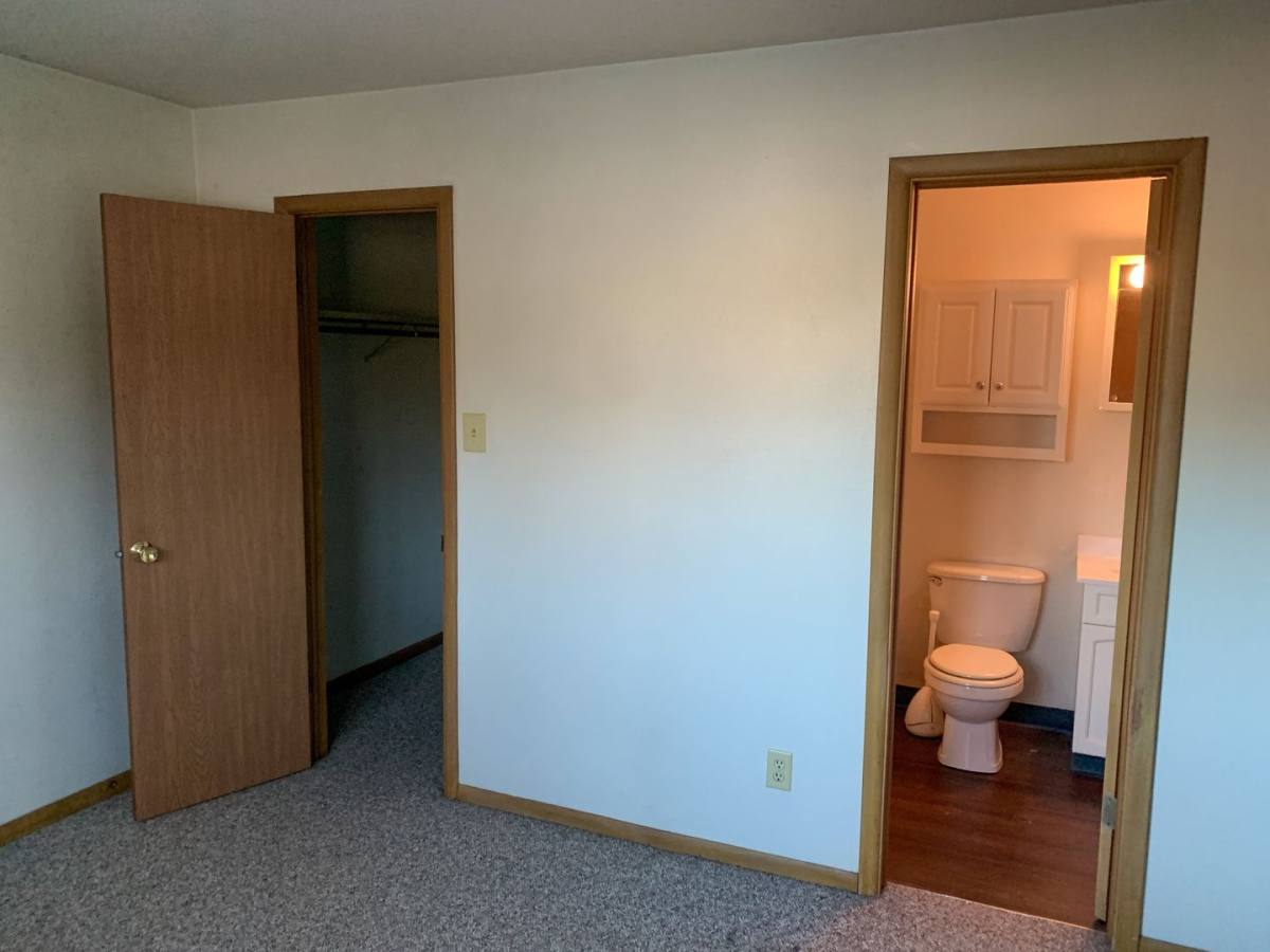Apartment for rent at 1054 Newton Rd, Iowa City, IA 52246