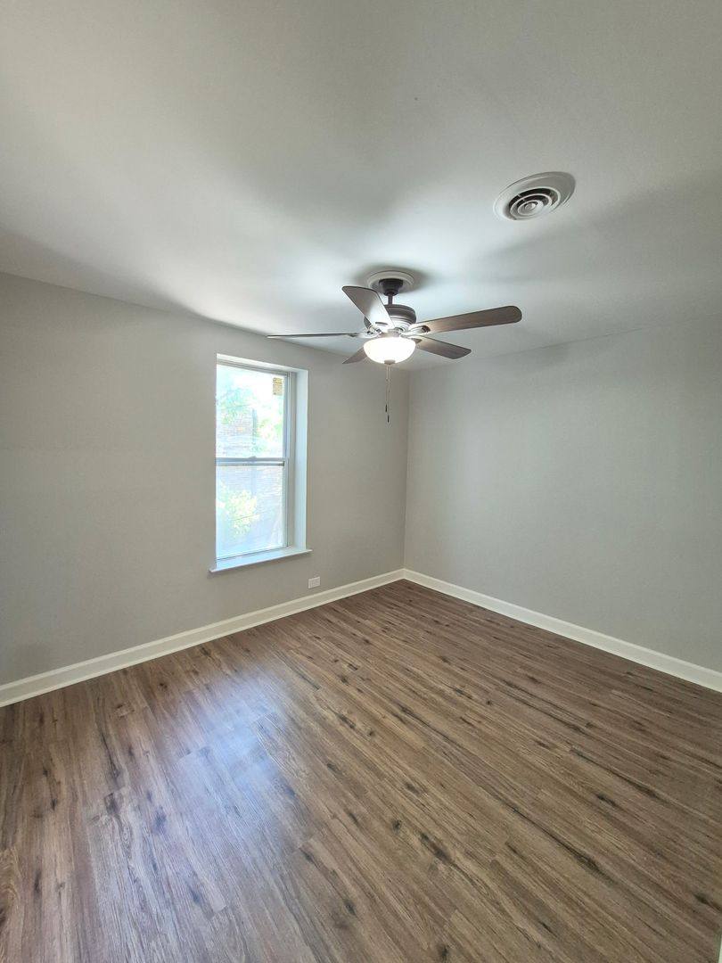 Apartment for rent at 2815-17 W Harrison St, Chicago, IL 60612
