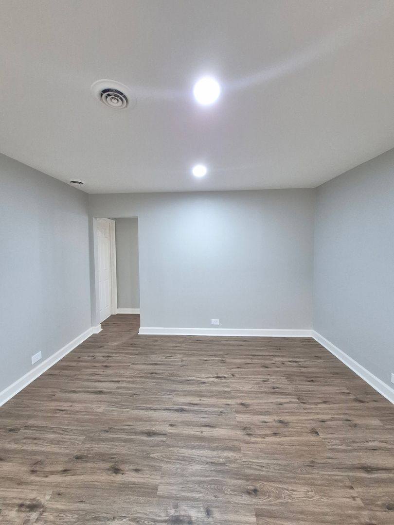 Apartment for rent at 2815-17 W Harrison St, Chicago, IL 60612