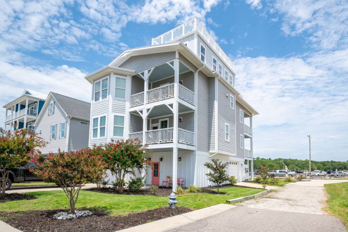 House for rent at 200 Annie Dr, Carolina Beach, NC 28428