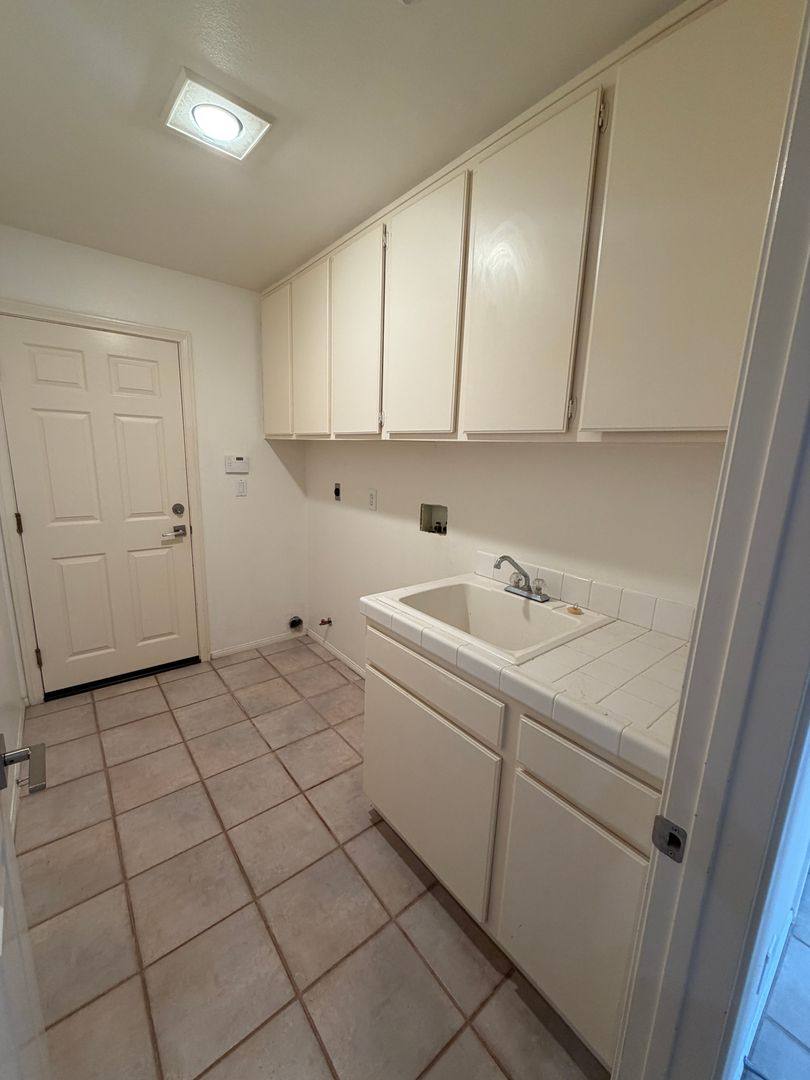 House for rent at 841 Rosebud Dr, Oxnard, CA 93036