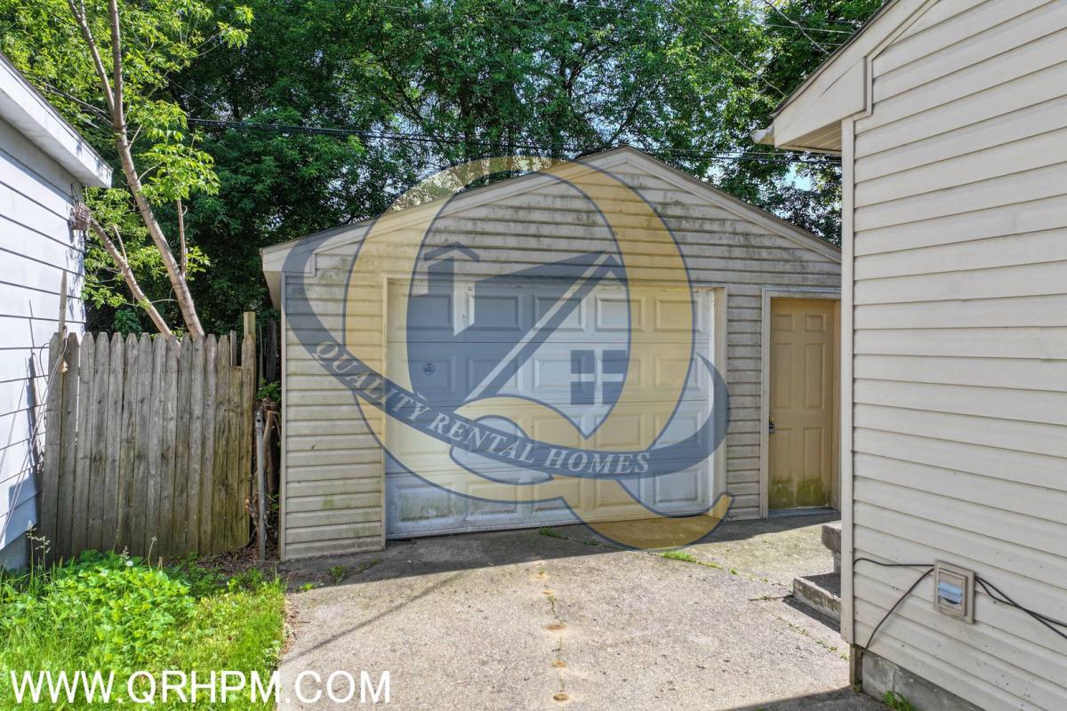 House for rent at 3118 Wyoming Ave, Flint, MI 48506