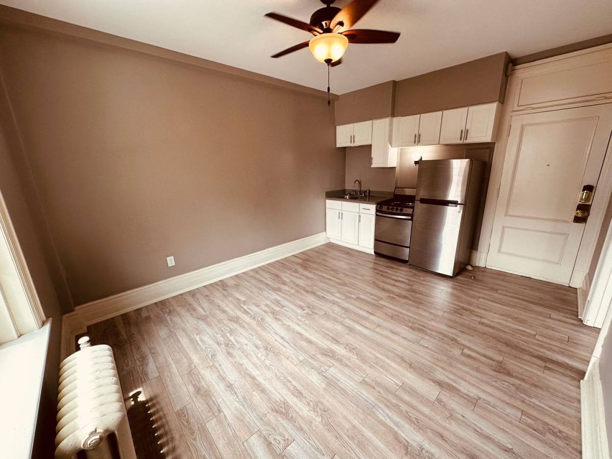 Apartment for rent at 7 W Philadelphia St #4C, York, PA 17401