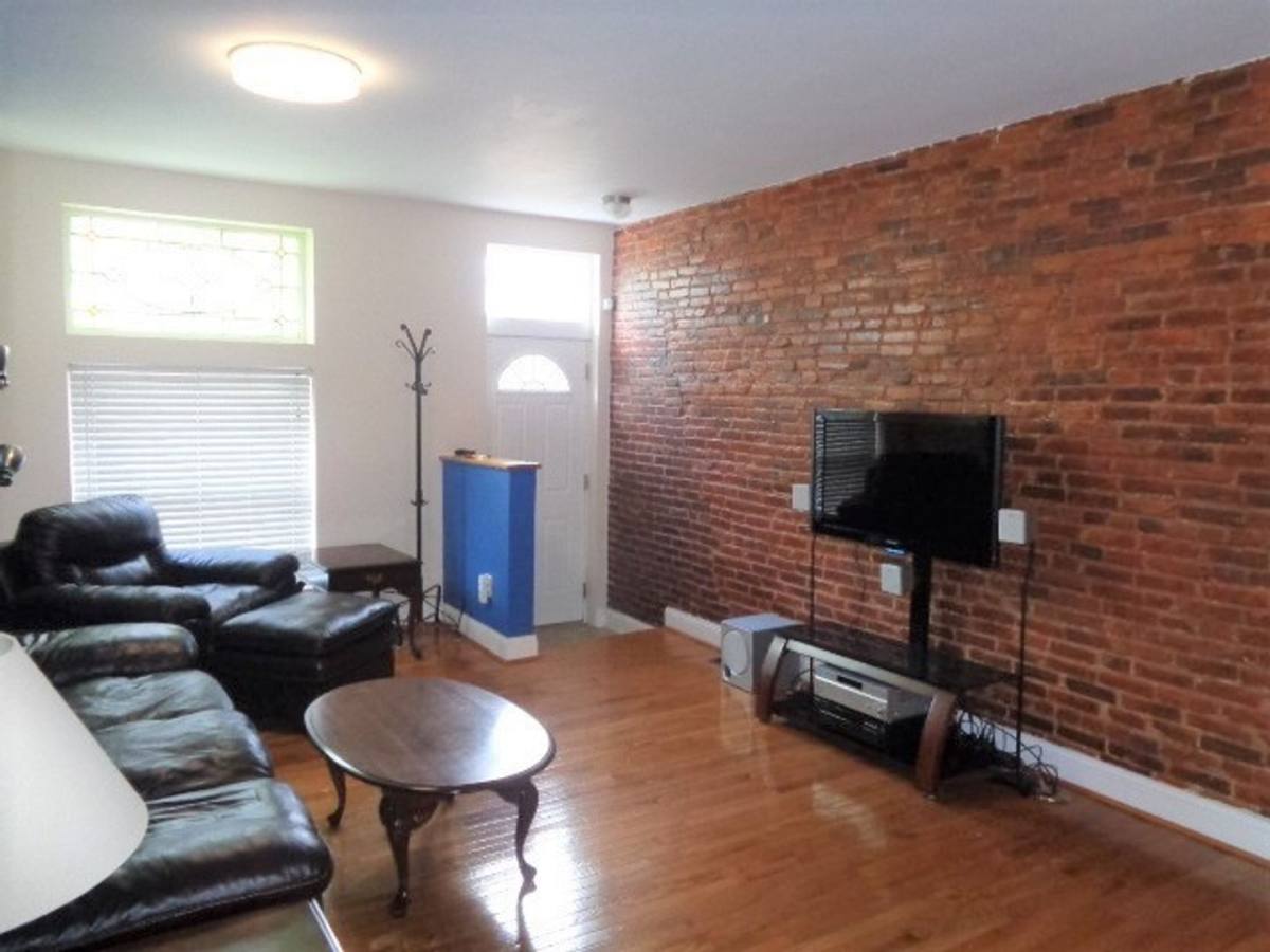 Townhouse for rent at 511 S Lehigh St, Baltimore, MD 21224