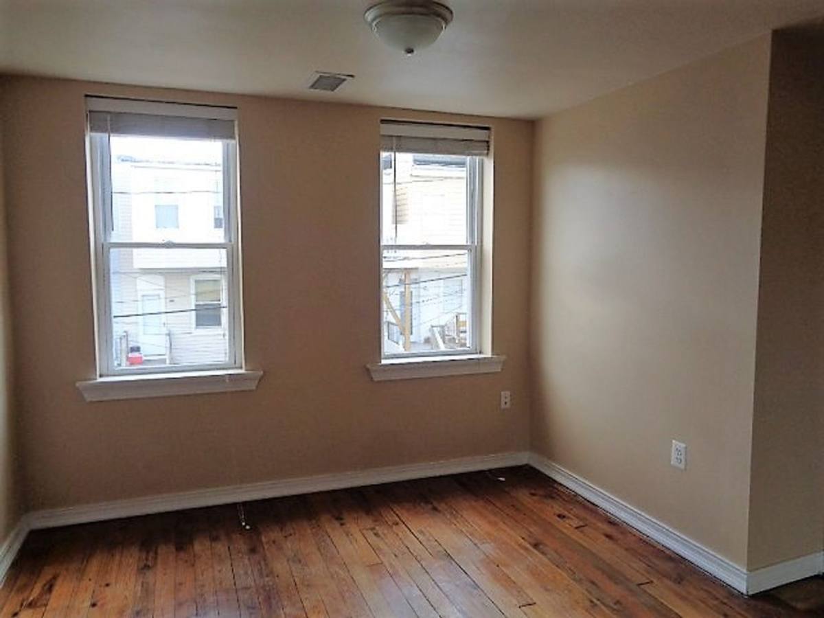 Townhouse for rent at 511 S Lehigh St, Baltimore, MD 21224