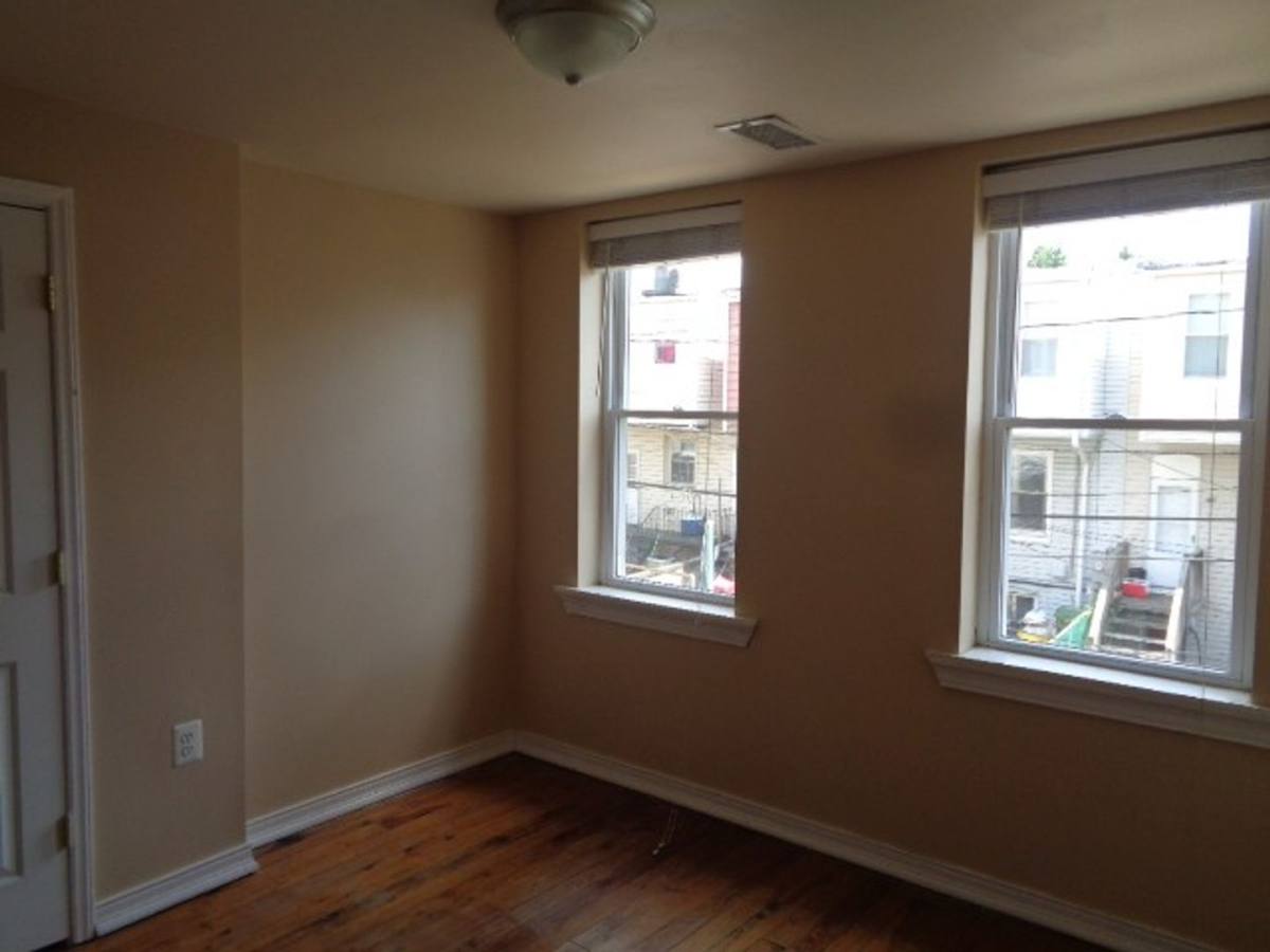 Townhouse for rent at 511 S Lehigh St, Baltimore, MD 21224