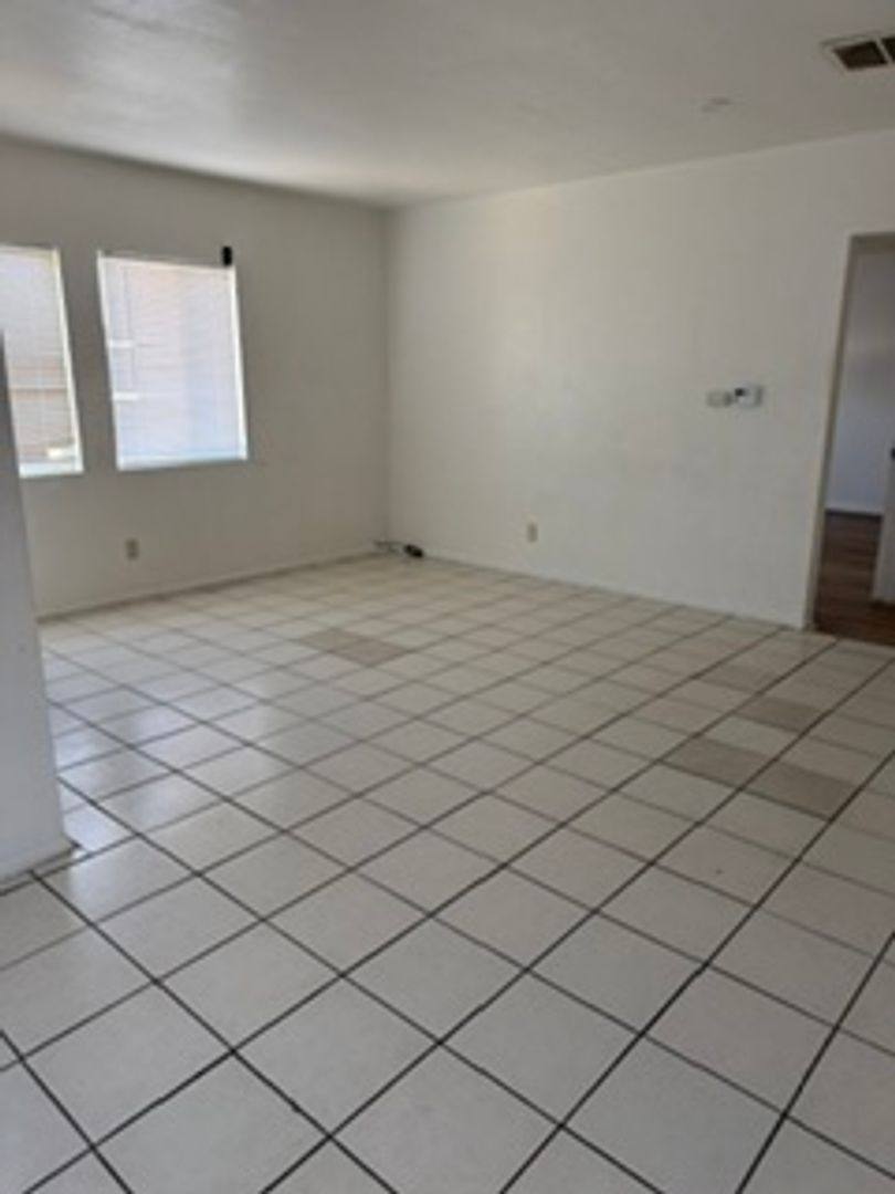 Apartment for rent at 20744 Thunderbird Rd, Apple Valley, CA 92307