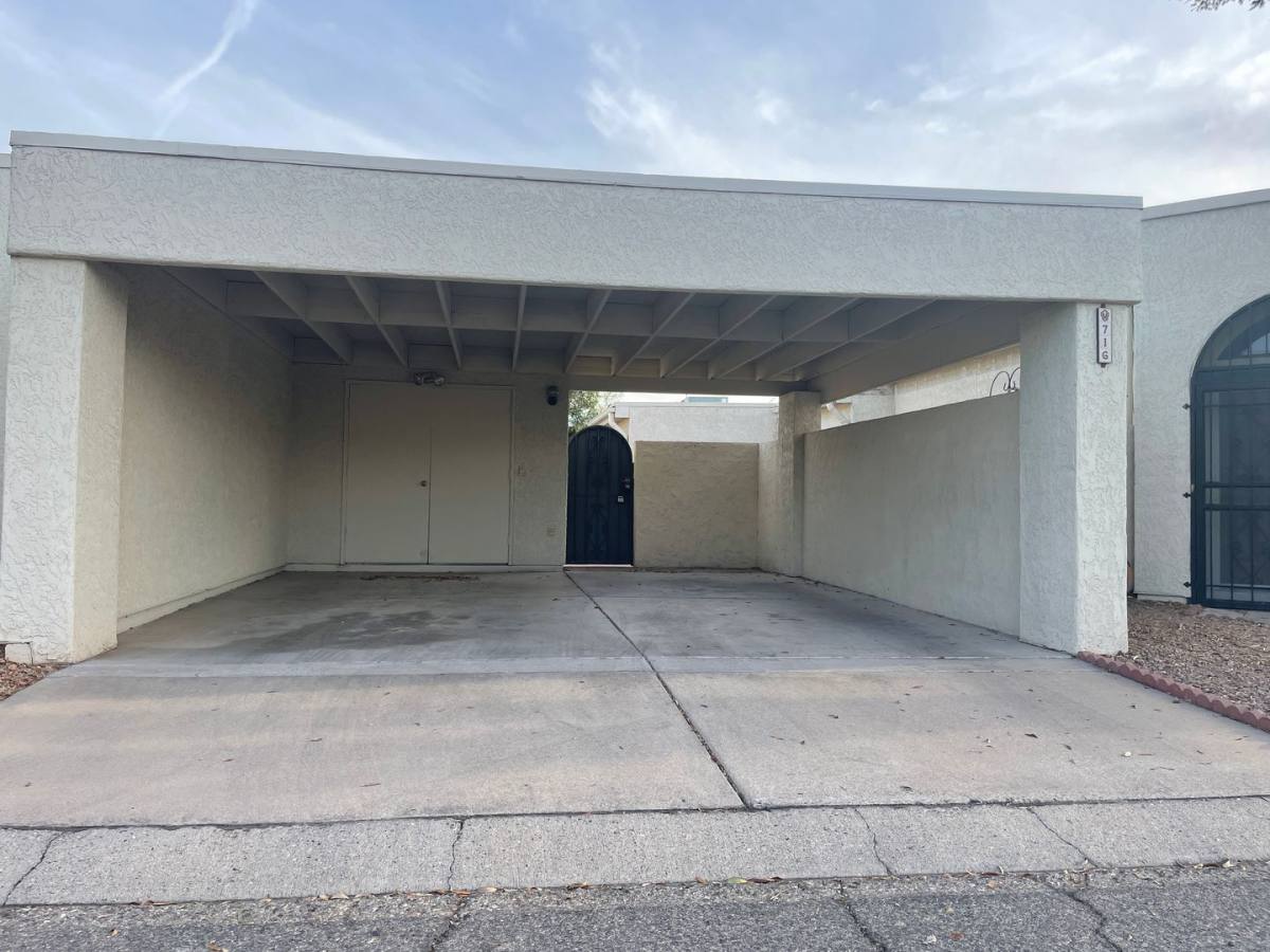 Townhouse for rent at 716 N Hayden Dr, Tucson, AZ 85710