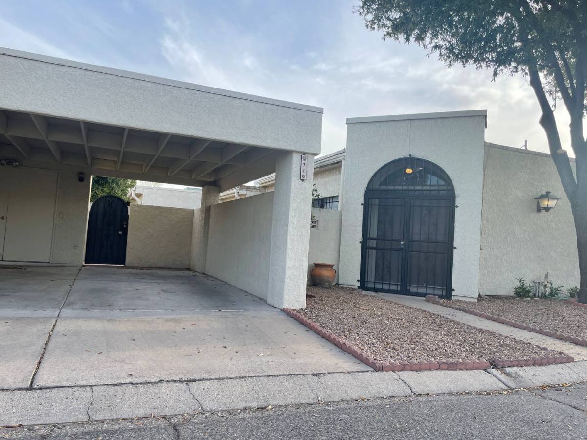 Townhouse for rent at 716 N Hayden Dr, Tucson, AZ 85710