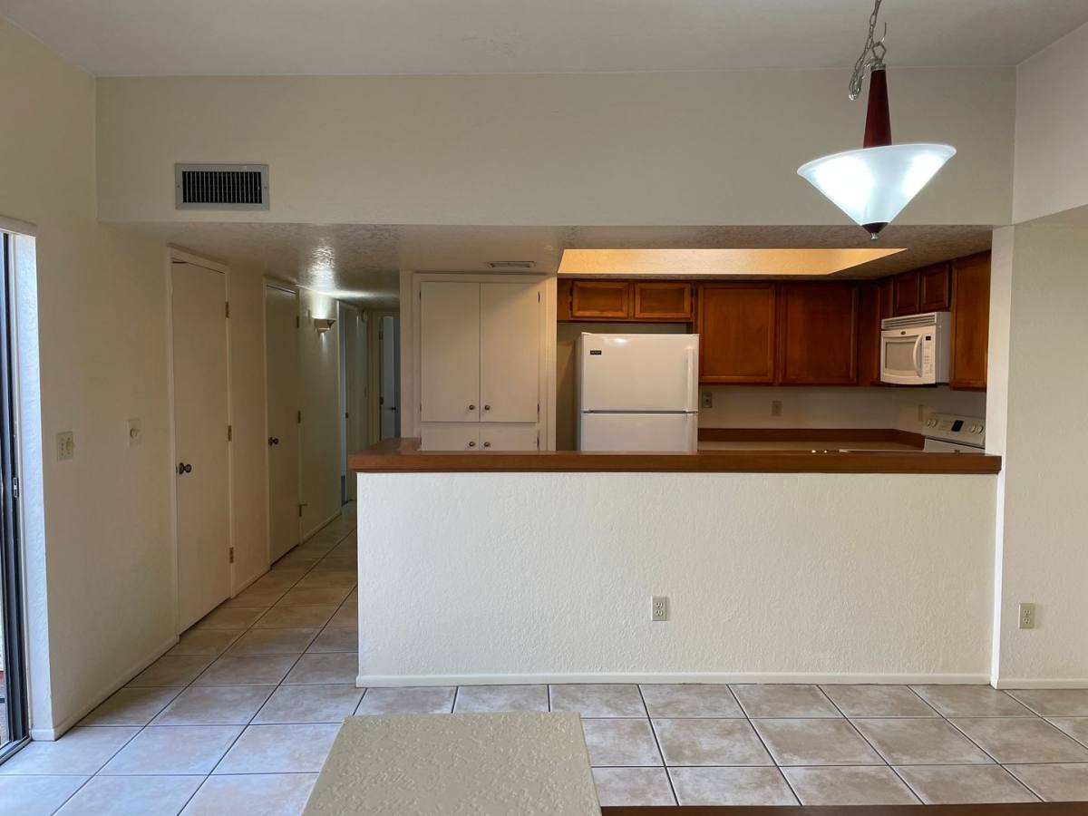 Townhouse for rent at 716 N Hayden Dr, Tucson, AZ 85710