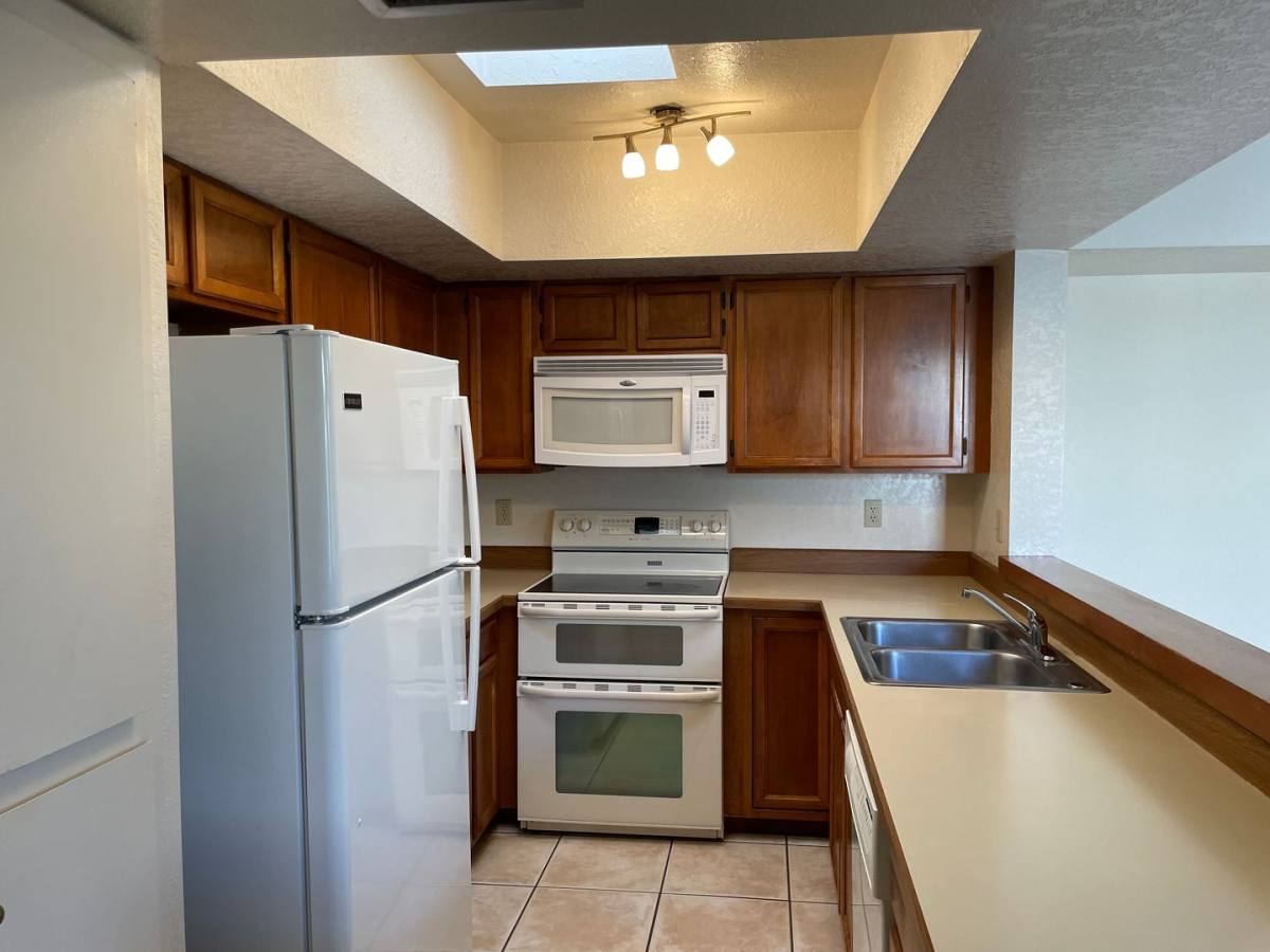 Townhouse for rent at 716 N Hayden Dr, Tucson, AZ 85710