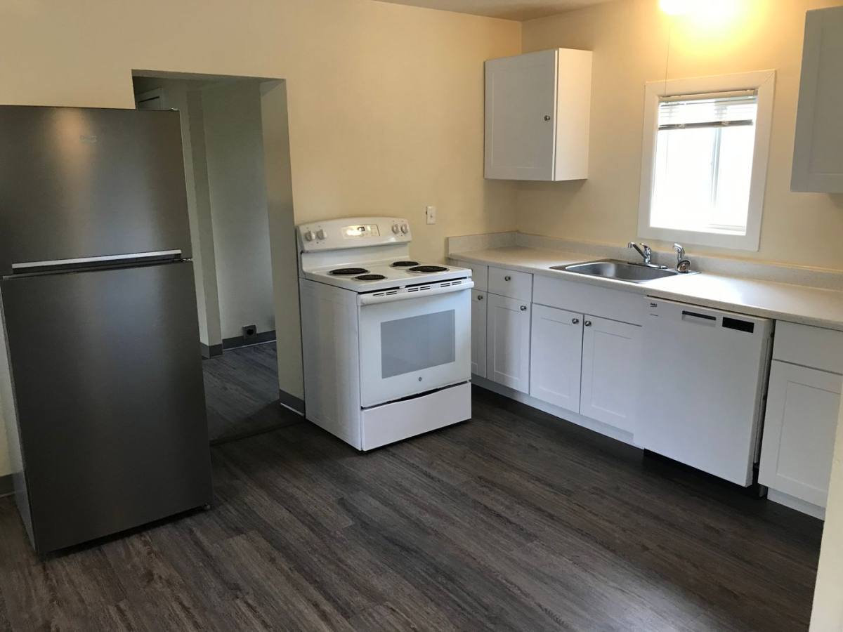 House for rent at 1087 E St, Springfield, OR 97477
