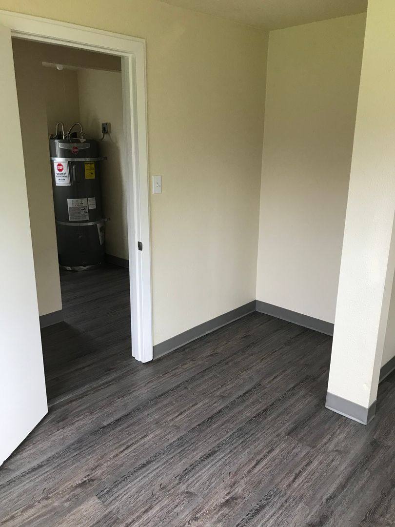 House for rent at 1087 E St, Springfield, OR 97477