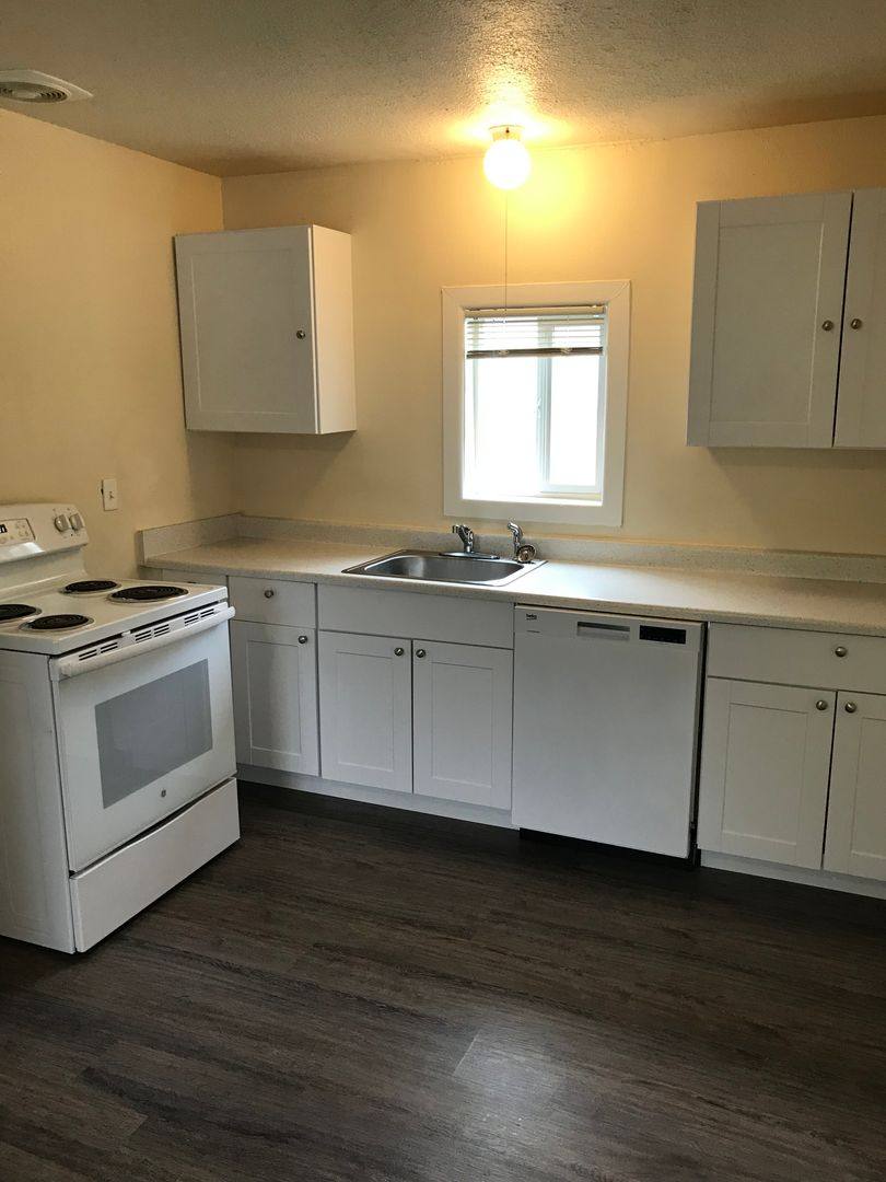 House for rent at 1087 E St, Springfield, OR 97477