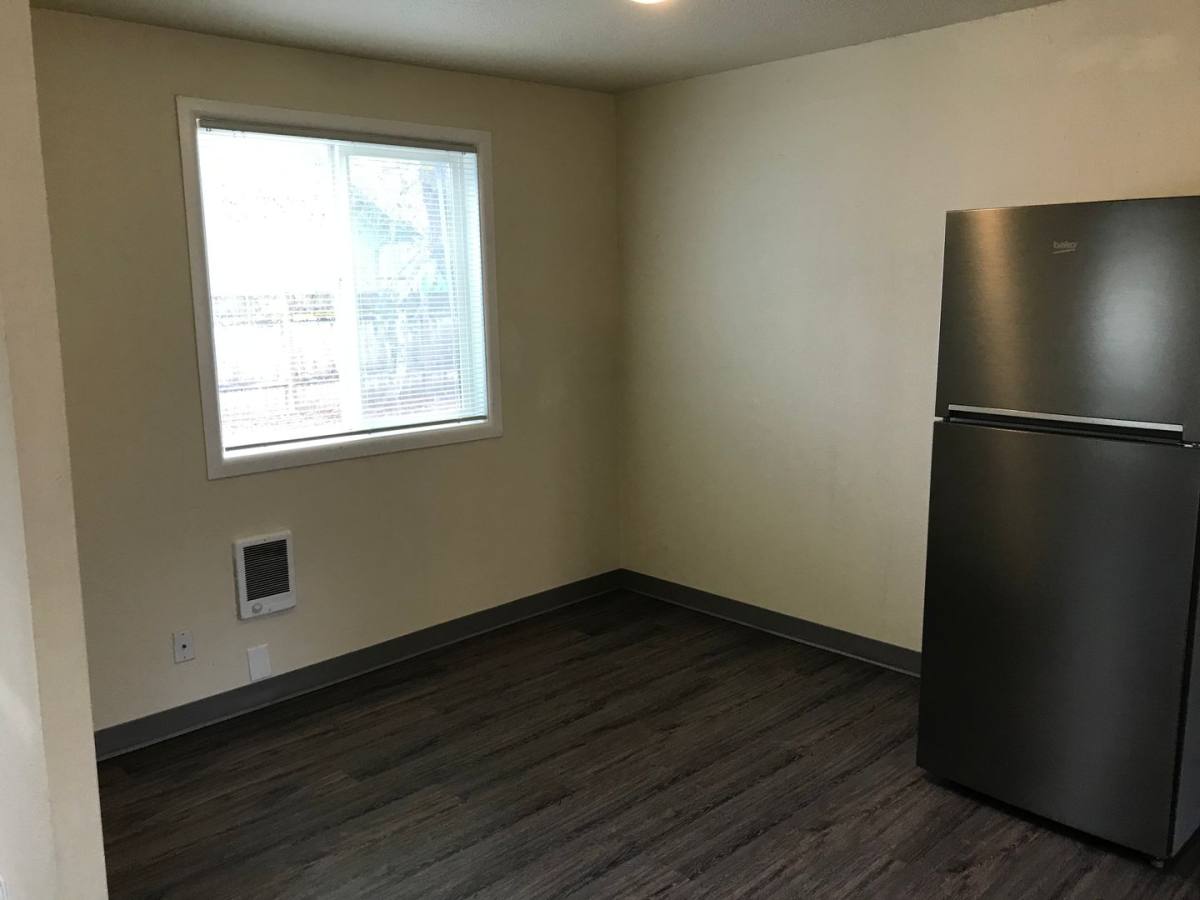 House for rent at 1087 E St, Springfield, OR 97477