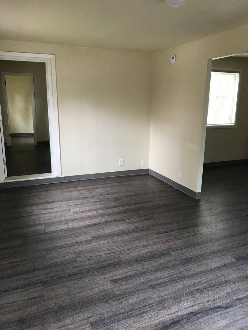 House for rent at 1087 E St, Springfield, OR 97477
