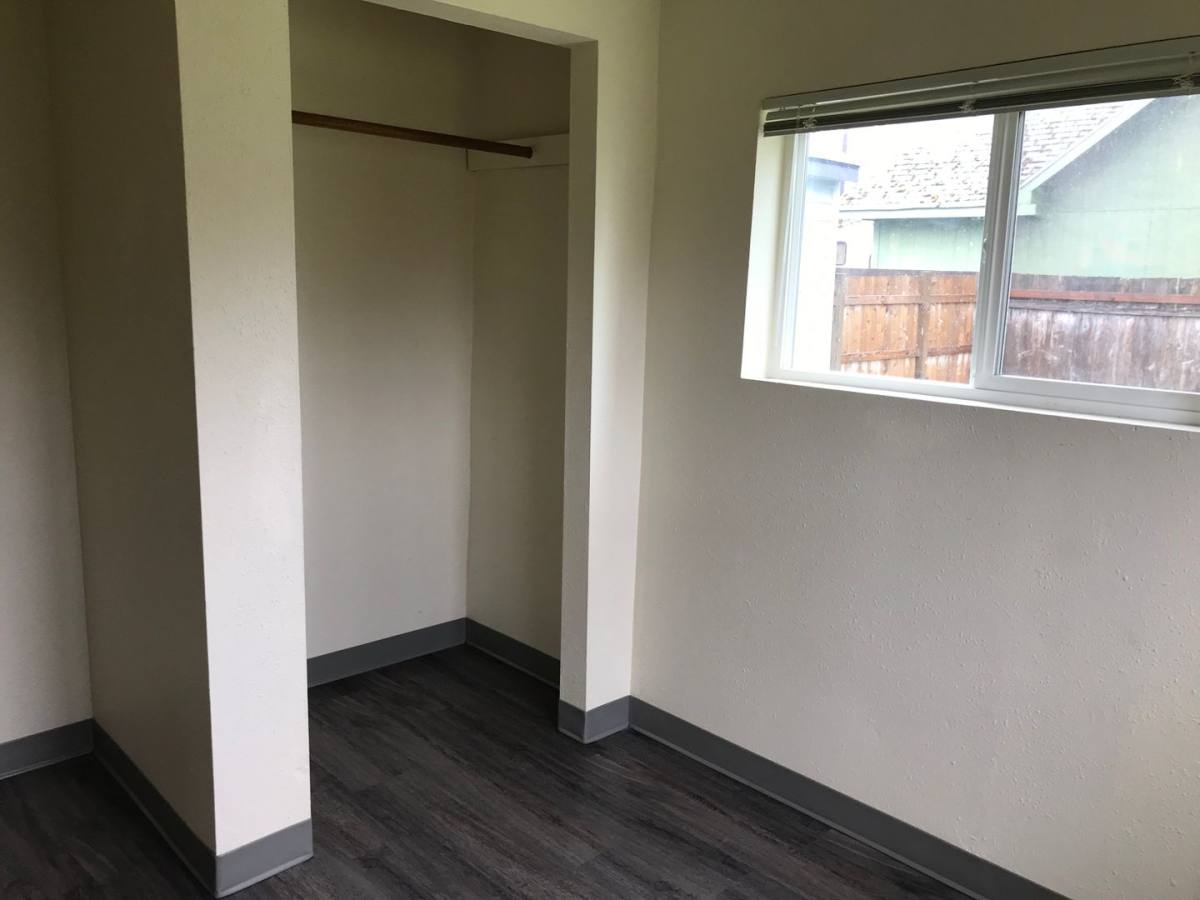 House for rent at 1087 E St, Springfield, OR 97477