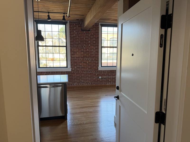 Apartment for rent at 1665 Main St, Jefferson, MA 01522