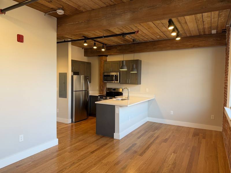 Apartment for rent at 1665 Main St, Jefferson, MA 01522