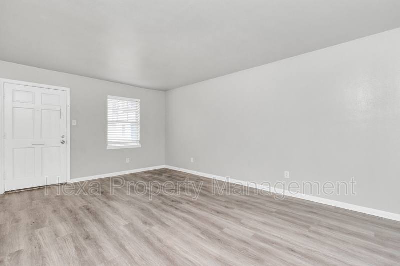 Apartment for rent at 11211 S Post Oak Rd #76, Houston, TX 77035