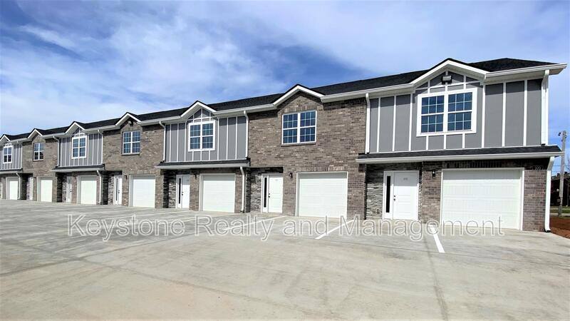 Townhouse for rent at 580 Heritage Pointe Dr, Clarksville, TN 37042