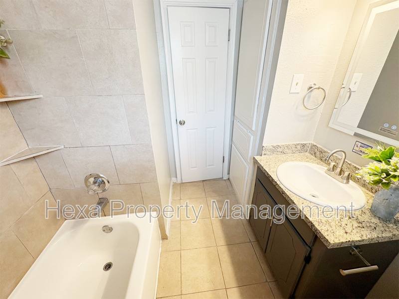 Apartment for rent at 4679 Weaver Rd, Houston, TX 77016