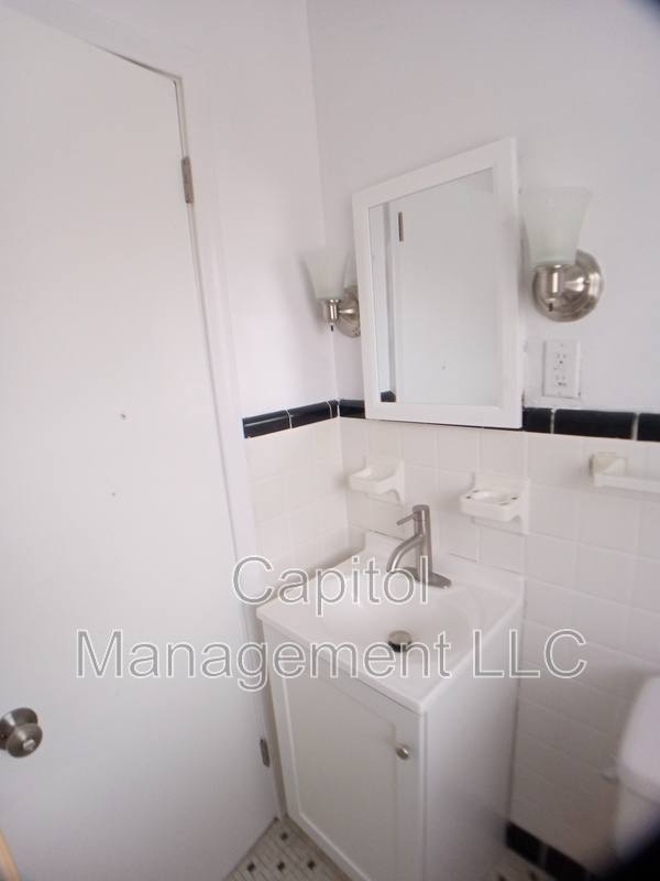 Apartment for rent at 801 N Capitol Ave, Lansing, MI 48906