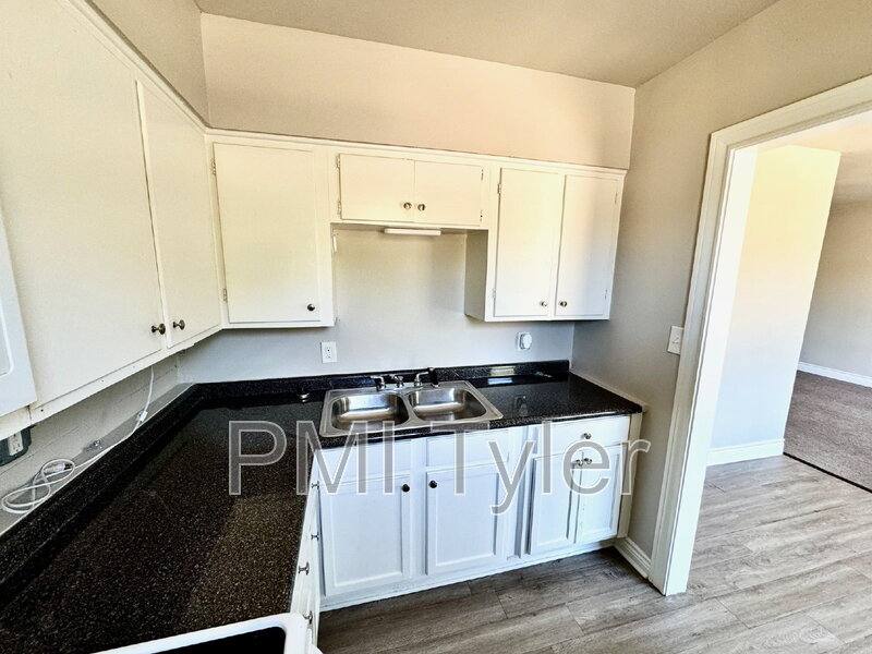 Apartment for rent at 1822 W Oakwood St, Tyler, TX 75702