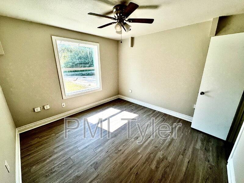 Apartment for rent at 1822 W Oakwood St, Tyler, TX 75702