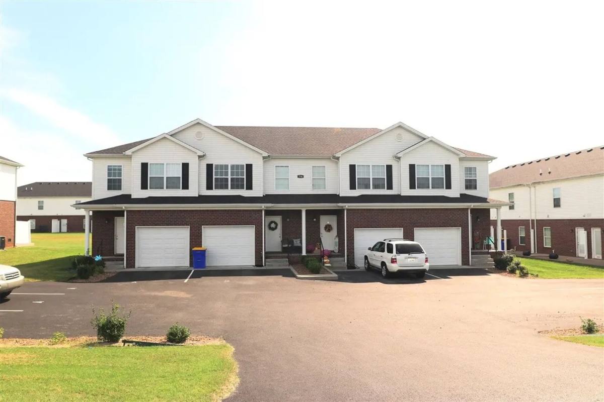 Townhouse for rent at 736 Village Creek Dr, Bowling Green, KY 42101
